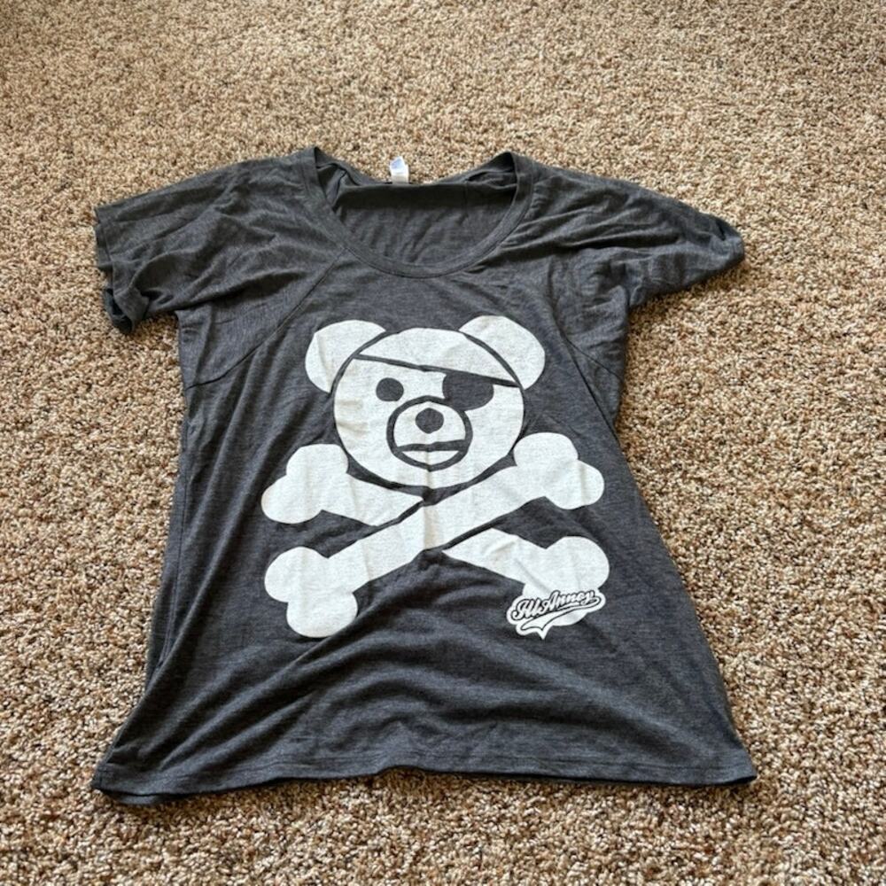Bella Flowy Scoop Neck T-shirt Womens sz S Pirate Bear & Crossbones